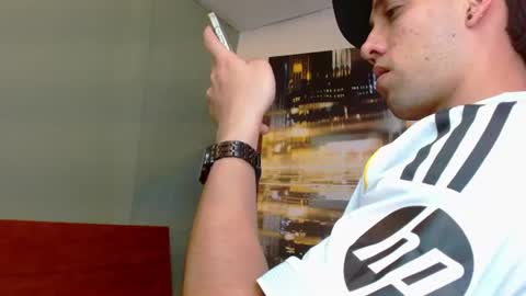Snapshot of alexgiraldo__ chatting on 12, 6, 2026 alexgiraldo__ online show from 12, 6, 2026