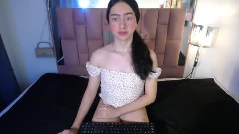 Snapshot of alexis_brown11 chatting on 11, 10, 2025 -- ALEXIS -- online show from 11, 10, 2025