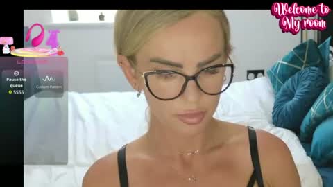 Alexis White online show from 26, 6, 2026