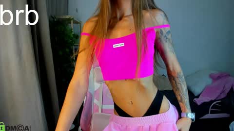 Snapshot of alexisl0ve chatting on 24, 9, 2025 Alexis Mon Tue Wed Thu Fri 7 GMT 0100am-0700am online show from 24, 9, 2025