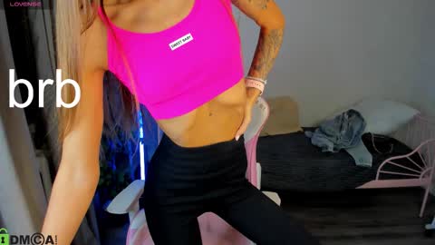 Snapshot of alexisl0ve chatting on 25, 9, 2025 Alexis Mon Tue Wed Thu Fri 7 GMT 0100am-0700am online show from 25, 9, 2025