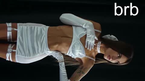 Snapshot of alexisl0ve chatting on 30, 9, 2025 Alexis Mon Tue Wed Thu Fri 7 GMT 0100am-0700am online show from 30, 9, 2025