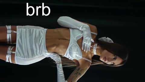 Snapshot of alexisl0ve chatting on 5, 10, 2025 Alexis Mon Tue Wed Thu Fri 7 GMT 0100am-0700am online show from 5, 10, 2025