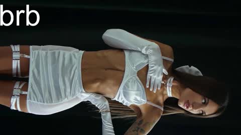 Snapshot of alexisl0ve chatting on 14, 10, 2025 Alexis Mon Tue Wed Thu Fri 7 GMT 0100am-0700am online show from 14, 10, 2025