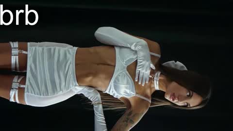 Snapshot of alexisl0ve chatting on 15, 10, 2025 Alexis Mon Tue Wed Thu Fri 7 GMT 0100am-0700am online show from 15, 10, 2025