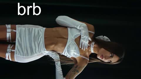 Snapshot of alexisl0ve chatting on 21, 10, 2025 Alexis Mon Tue Wed Thu Fri 7 GMT 0100am-0700am online show from 21, 10, 2025