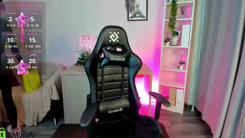 Snapshot of alexisl0ve chatting on 12, 11, 2025 Alexis Mon Tue Wed Thu Fri 7 GMT 0100am-0700am online show from 12, 11, 2025