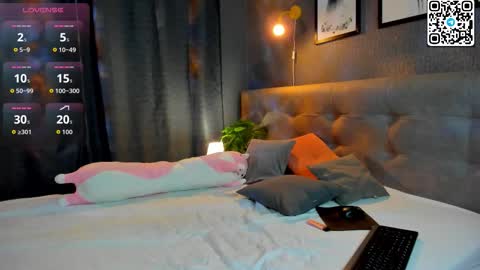 Snapshot of alexisl0ve chatting on 27, 11, 2025 Alexis Mon Tue Wed Thu Fri 7 GMT 0100am-0700am online show from 27, 11, 2025