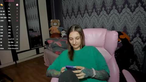 Snapshot of alexracc00n chatting on 9, 12, 2024 Alex online show from 9, 12, 2024