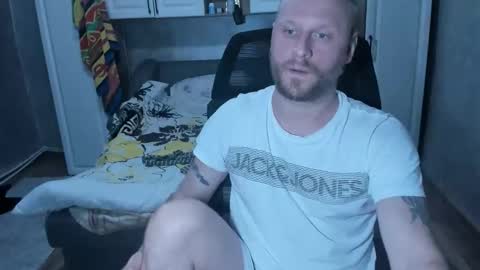 Snapshot of alexyno2020 chatting on 17, 12, 2025 alexyno2022 ONLYFANS online show from 17, 12, 2025