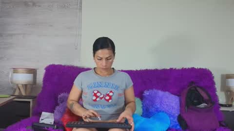 Snapshot of aliaandadara chatting on 23, 12, 2025 aliaandadara online show from 23, 12, 2025