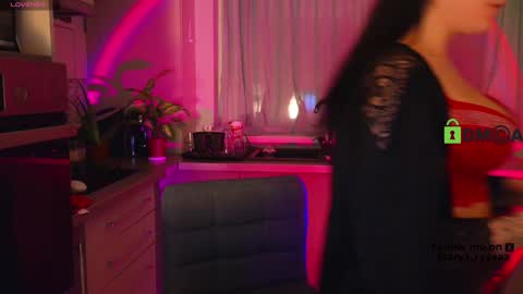 A R Y A  T I A online show from 10, 12, 2024