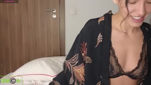 A R Y A  T I A online show from 5, 1, 2025