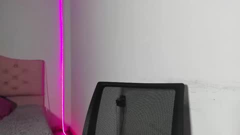 alice_cespedes online show from 4, 3, 2025