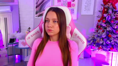 Snapshot of alice_charmy chatting on 11, 1, 2025 Alice in Wonderland online show from 11, 1, 2025