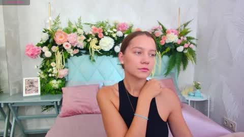 Snapshot of alice_charmy chatting on 11, 10, 2025 Alice in Wonderland online show from 11, 10, 2025