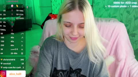Snapshot of alice_halle chatting on 8, 12, 2024 alice_halle online show from 8, 12, 2024