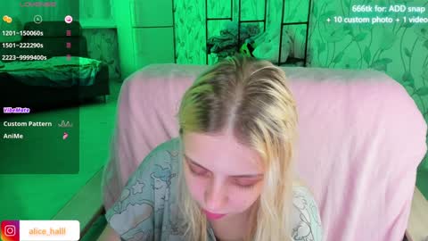 Snapshot of alice_halle chatting on 10, 12, 2024 alice_halle online show from 10, 12, 2024
