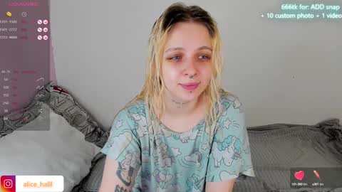Snapshot of alice_halle chatting on 22, 1, 2025 alice_halle online show from 22, 1, 2025