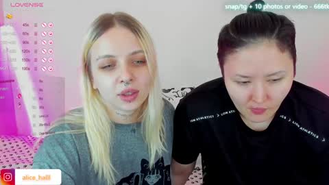 Snapshot of alice_halle chatting on 1, 2, 2025 alice_halle online show from 1, 2, 2025