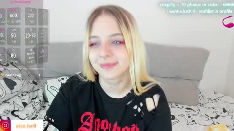 Snapshot of alice_halle chatting on 8, 3, 2025 alice_halle online show from 8, 3, 2025