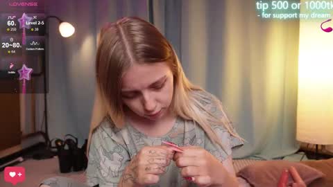 Snapshot of alice_halle chatting on 11, 9, 2025 alice_halle online show from 11, 9, 2025