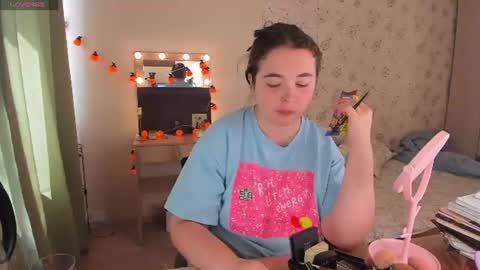 Snapshot of alice_next_door_ chatting on 7, 7, 2026 Alice online show from 7, 7, 2026