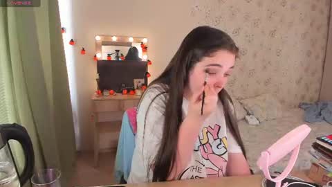 Snapshot of alice_next_door_ chatting on 8, 7, 2026 Alice online show from 8, 7, 2026