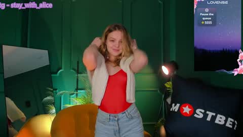 Snapshot of alice_tucci chatting on 4, 12, 2024 Alice online show from 4, 12, 2024