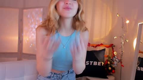 Snapshot of alice_tucci chatting on 19, 12, 2024 Alice online show from 19, 12, 2024