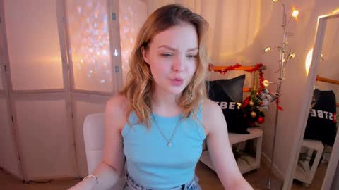 Snapshot of alice_tucci chatting on 19, 12, 2024 Alice online show from 19, 12, 2024