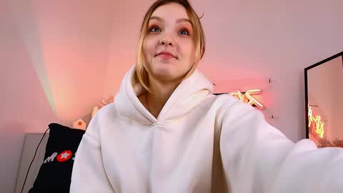 Snapshot of alice_tucci chatting on 2, 1, 2025 Alice online show from 2, 1, 2025