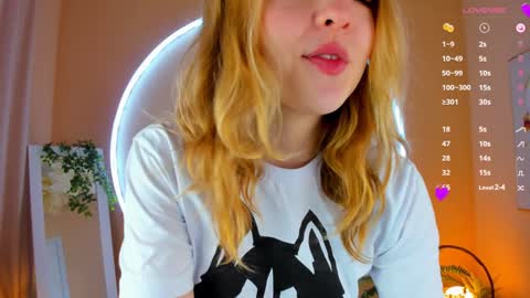 Snapshot of alice_tucci chatting on 5, 2, 2025 Alice online show from 5, 2, 2025