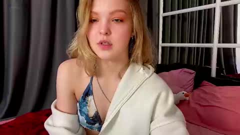 Snapshot of alice_tucci chatting on 6, 3, 2025 Alice online show from 6, 3, 2025
