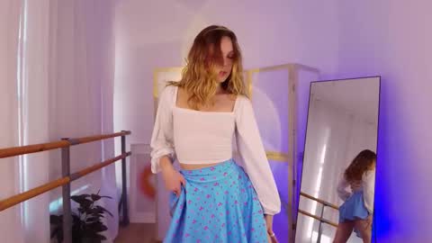 Snapshot of alice_tucci chatting on 2, 10, 2025 Alice online show from 2, 10, 2025