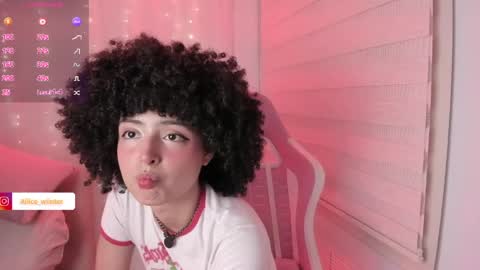Snapshot of alice_wiinter chatting on 6, 6, 2026 Alice online show from 6, 6, 2026