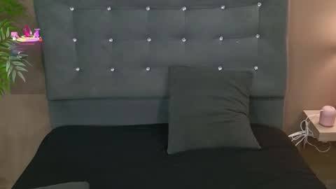 Snapshot of alicecamxxx chatting on 13, 10, 2025 alicecamxxx online show from 13, 10, 2025