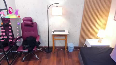 Snapshot of alicecoule chatting on 28, 4, 2026 Alice online show from 28, 4, 2026