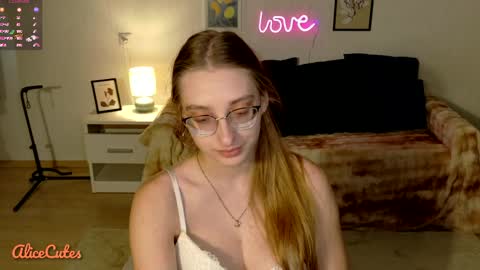 AliceCutes online show from 6, 4, 2026