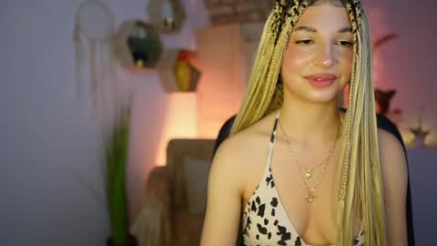 Snapshot of alicee_kiss chatting on 3, 1, 2025 Alicee Kiss online show from 3, 1, 2025