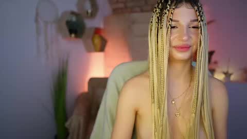 Snapshot of alicee_kiss chatting on 6, 1, 2025 Alicee Kiss online show from 6, 1, 2025