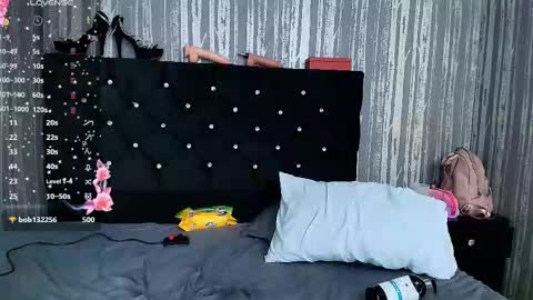 Snapshot of alicee_moonn chatting on 6, 11, 2025 alicee_moonn online show from 6, 11, 2025