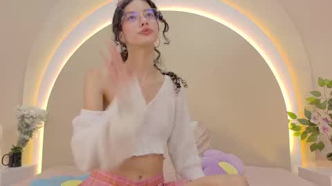 Snapshot of alicee_rodriguez chatting on 10, 9, 2025 alice online show from 10, 9, 2025