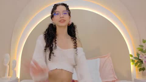 Snapshot of alicee_rodriguez chatting on 20, 10, 2025 alice online show from 20, 10, 2025