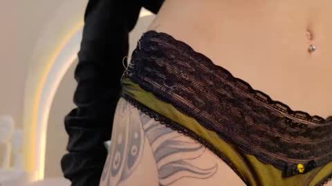 Snapshot of alicee_rodriguez chatting on 7, 11, 2025 alice online show from 7, 11, 2025