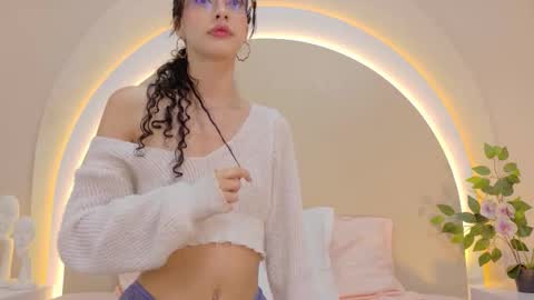 Snapshot of alicee_rodriguez chatting on 10, 11, 2025 alice online show from 10, 11, 2025