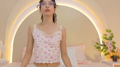 Snapshot of alicee_rodriguez chatting on 18, 11, 2025 alice online show from 18, 11, 2025