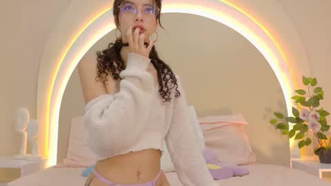 Snapshot of alicee_rodriguez chatting on 24, 11, 2025 alice online show from 24, 11, 2025