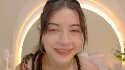 Snapshot of alicee_rodriguez chatting on 26, 11, 2025 alice online show from 26, 11, 2025