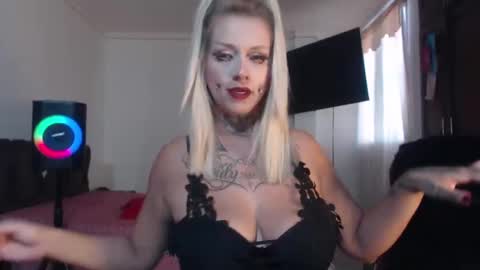 aliceesmiths online show from 19, 11, 2025